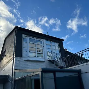 Mit Privatparkplatz, Terrasse Und Stadtnaehe Bremen